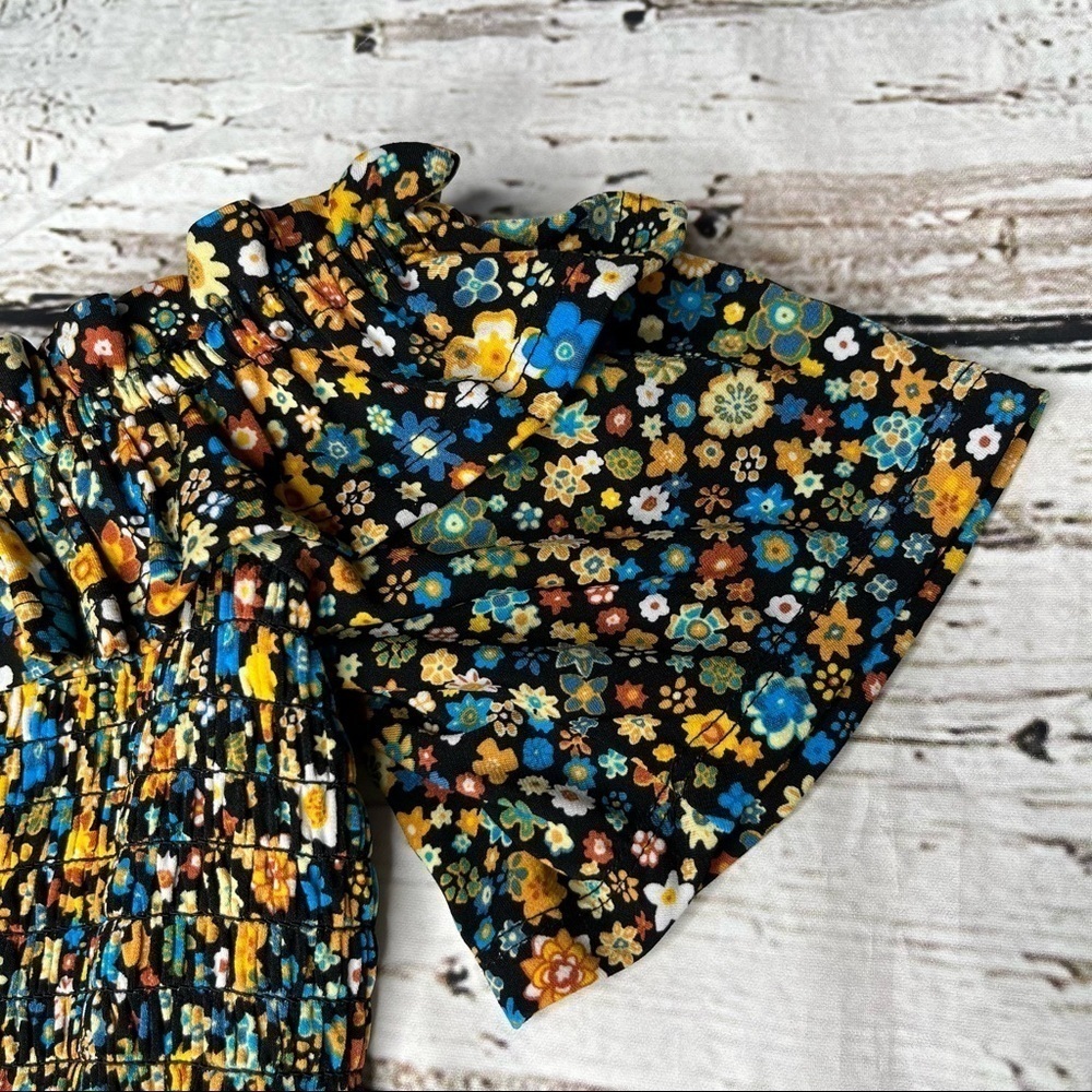BCBGeneration Smocked Floral Print Top Size L - Picture 3 of 9